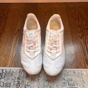 Nike summer shoe size 10.5 (like new) all white exclusive